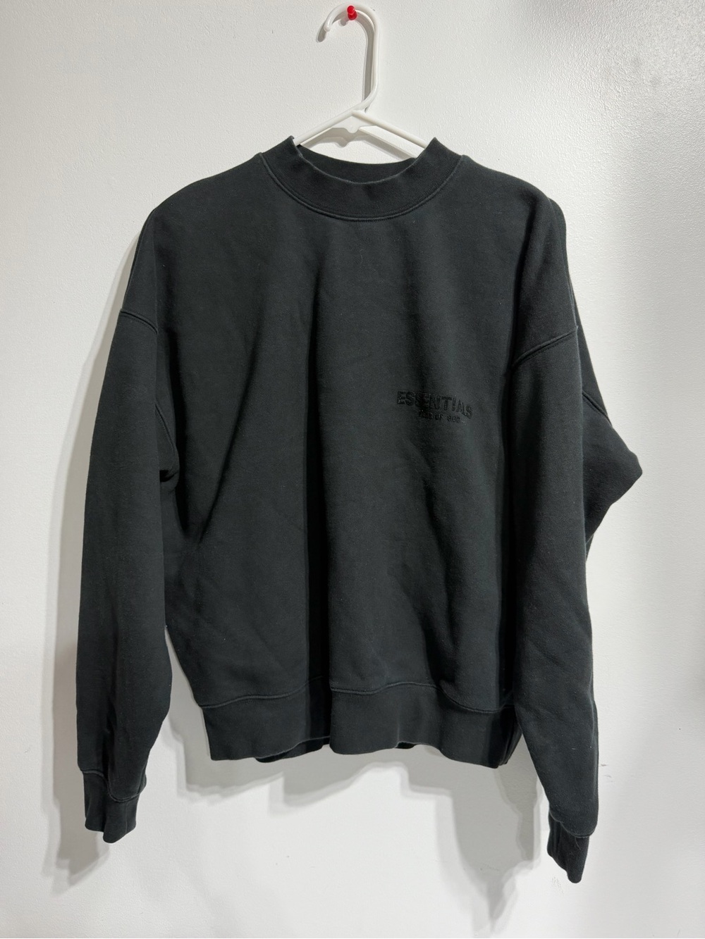 Fear of God FOG Essentials Black Crewneck Sweatshirt Flocked Back Logo Size XS - Picture 2 of 6